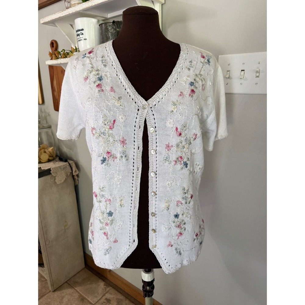Vintage Floral Embroidered Cardigan S White Short Sleeve Knit cottagecore